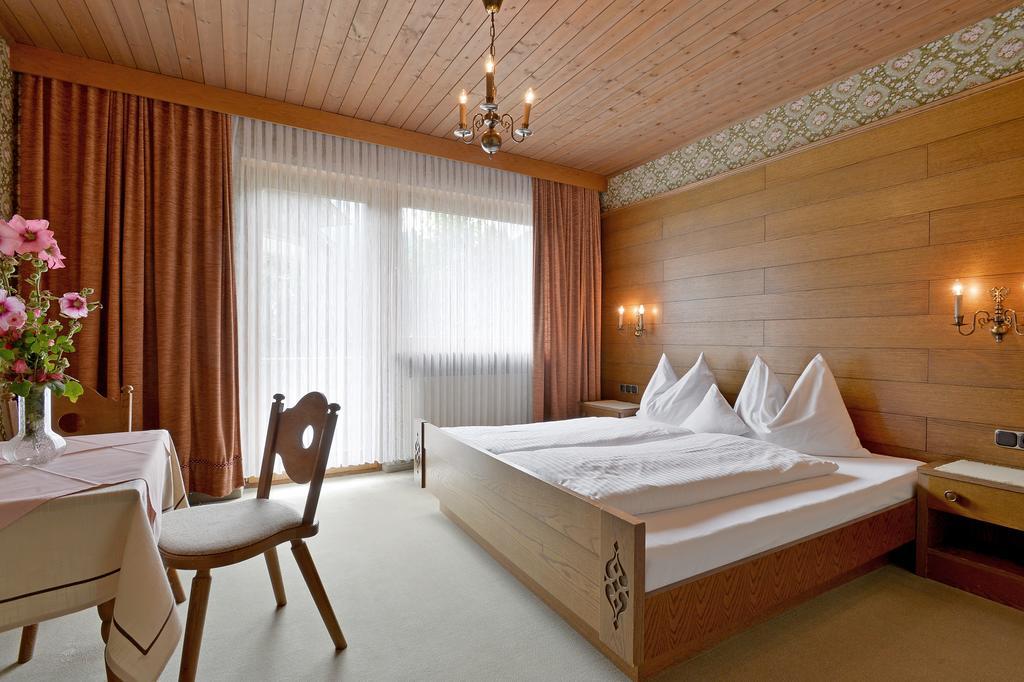 Landhaus Zum Griena Mayrhofen Rum bild