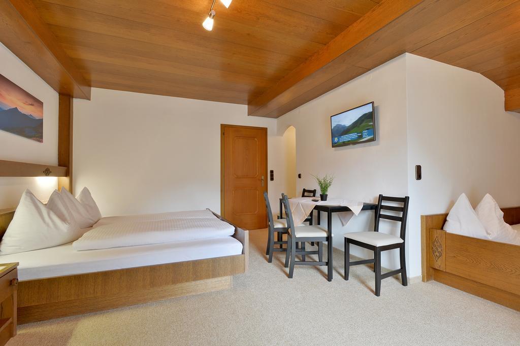 Landhaus Zum Griena Mayrhofen Rum bild